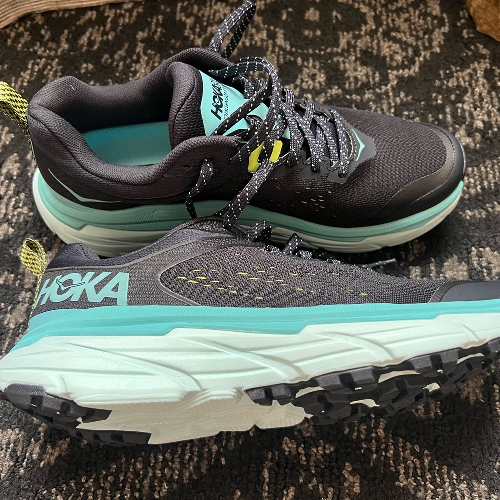 NEW HOKA women's 8.5 challenger atr 6 trail running shoes in blue graphite/blue